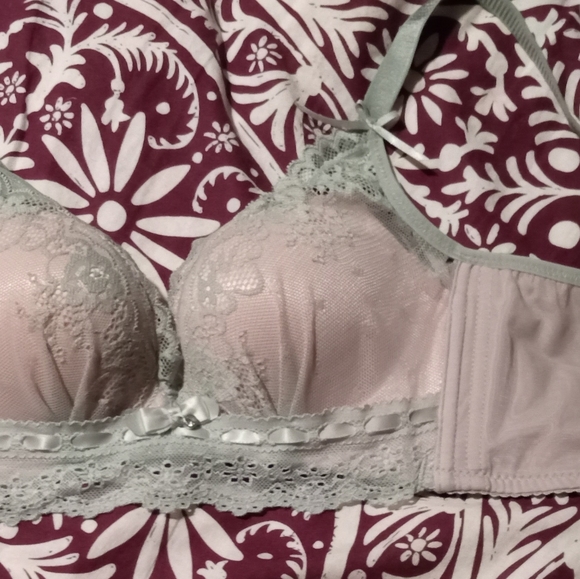Pinku Japan Bra, 32A - Picture 2 of 3